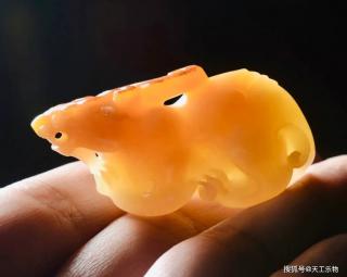 选和田玉时要不要打灯?打灯究竟看的是什么?