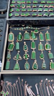 和田玉碧玉精美吊坠18k镶嵌