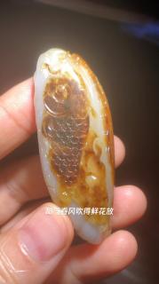 独籽～聚黑皮,聚红皮白肉三色～巧雕金玉满堂～新疆产和田玉籽料～保