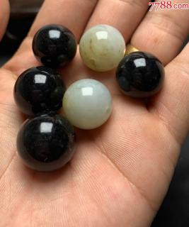 3904和田玉青花籽料墨玉白玉配珠6颗
