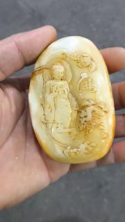 收到一个和田玉原石雕刻件