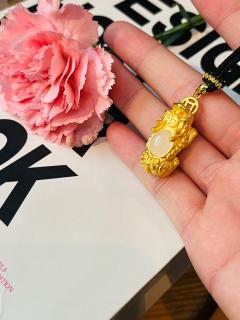 招财转运貔貅和田玉吊坠